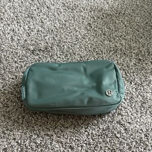 Lululemon Belt Bag - tidal teal